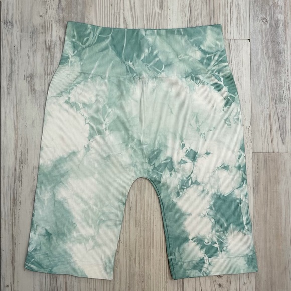 Tie Dye Biker Shorts Set - Green&White - Picture 3 of 4